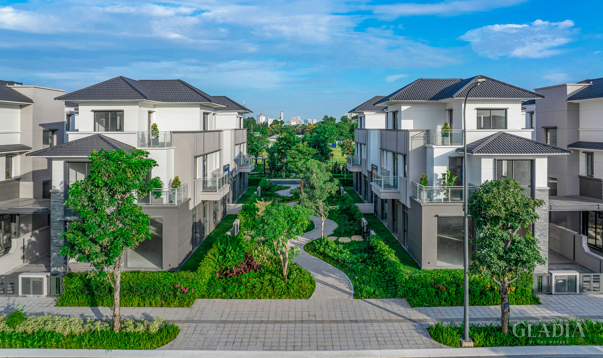 Liên kế sân vườn DCB32 — Gladia by the Waters